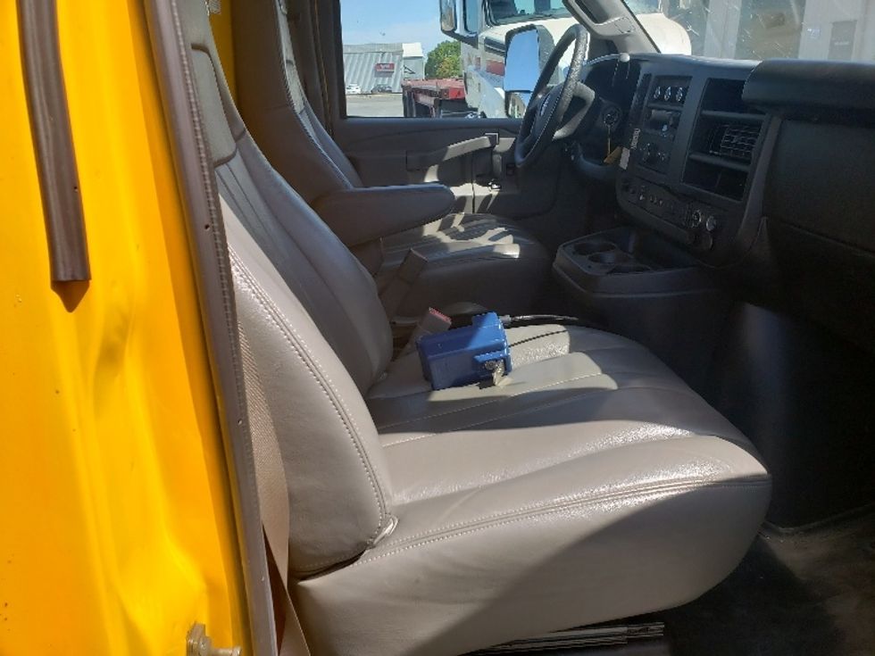 Light Duty Box Truck-Light and Medium Duty Trucks-GMC-2022-Savana G33903-Sacramento-CA-58,897\n\t\tmiles-$ 33,000 - Image 22