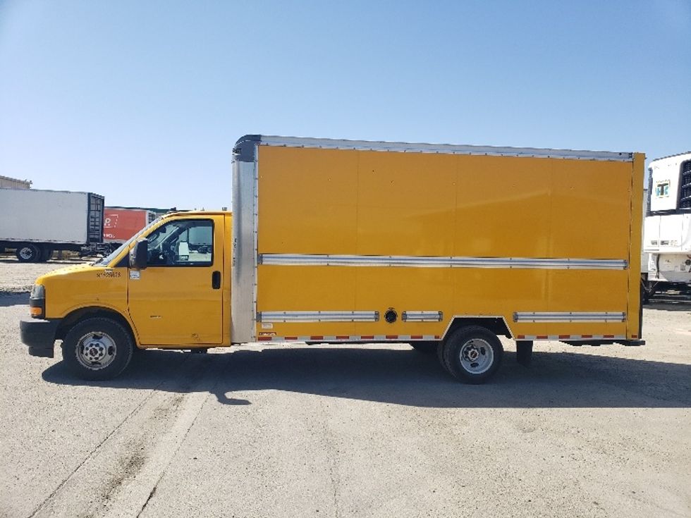 Light Duty Box Truck-Light and Medium Duty Trucks-GMC-2022-Savana G33903-Sacramento-CA-58,897\n\t\tmiles-$ 33,000 - Image 4