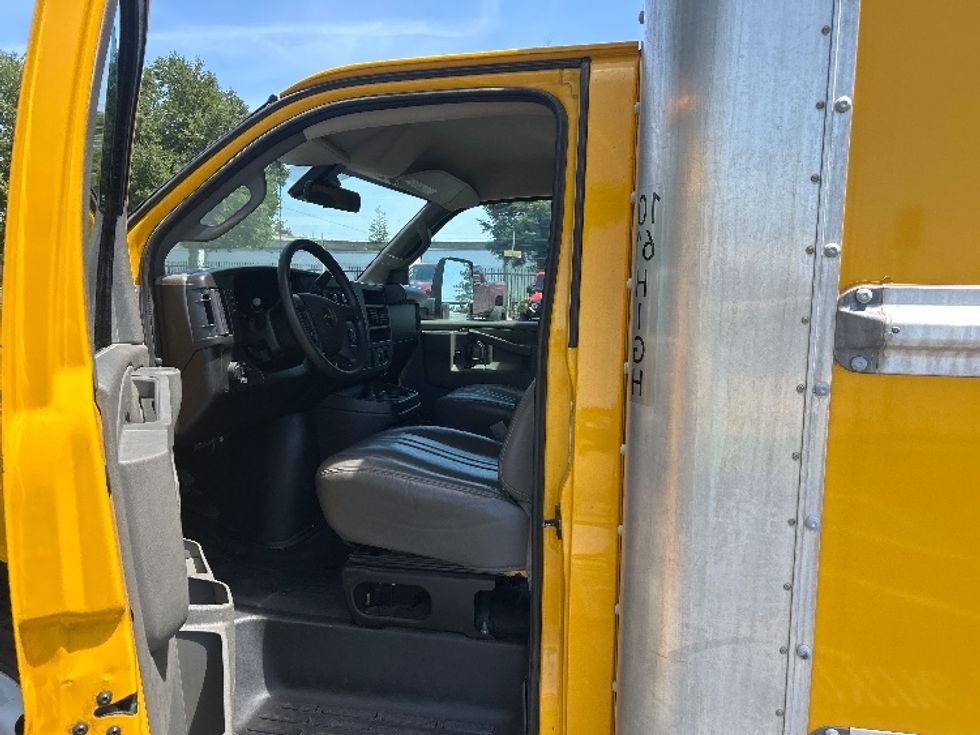 Light Duty Box Truck-Light and Medium Duty Trucks-GMC-2022-Savana G33903-Sacramento-CA-79,396\n\t\tmiles-$ 29,750 - Image 16