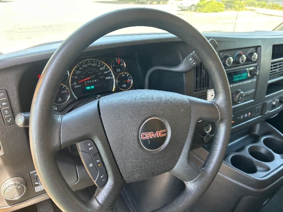 Light Duty Box Truck-Light and Medium Duty Trucks-GMC-2022-Savana G33903-Sacramento-CA-79,396\n\t\tmiles-$ 29,750 - Image 17