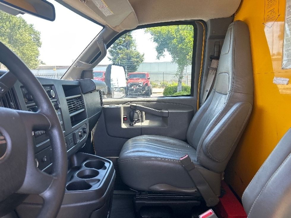 Light Duty Box Truck-Light and Medium Duty Trucks-GMC-2022-Savana G33903-Sacramento-CA-79,396\n\t\tmiles-$ 29,750 - Image 19