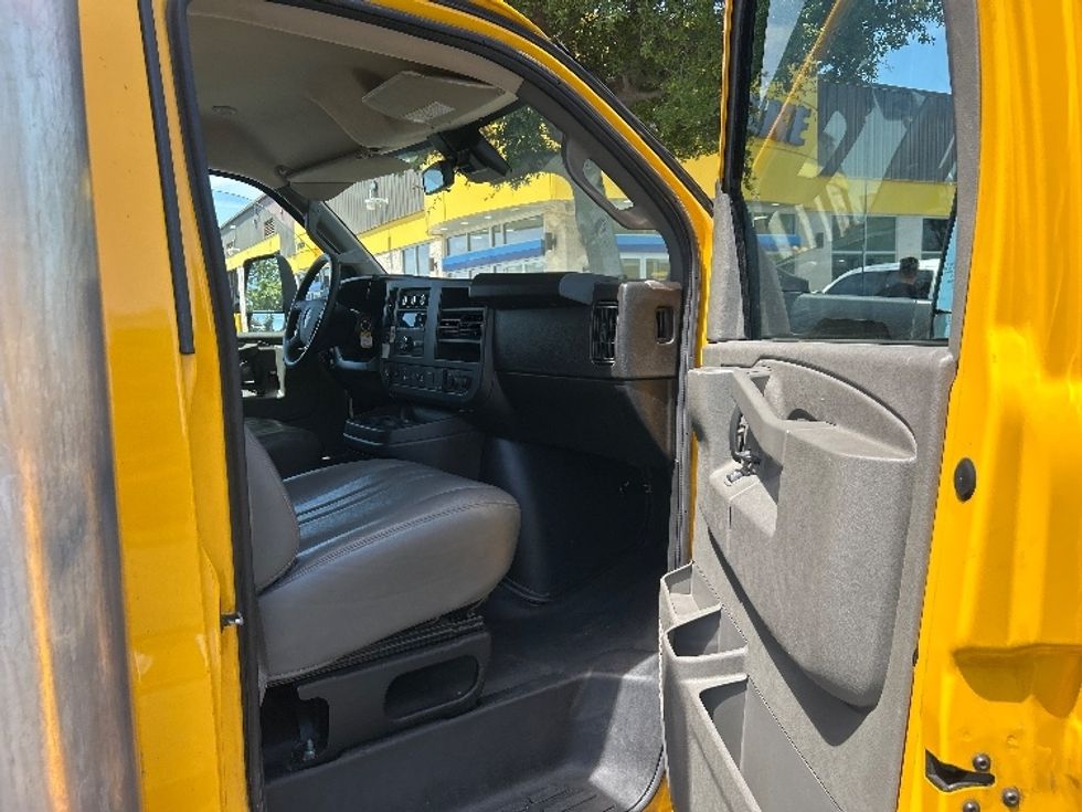 Light Duty Box Truck-Light and Medium Duty Trucks-GMC-2022-Savana G33903-Sacramento-CA-79,396\n\t\tmiles-$ 29,750 - Image 20