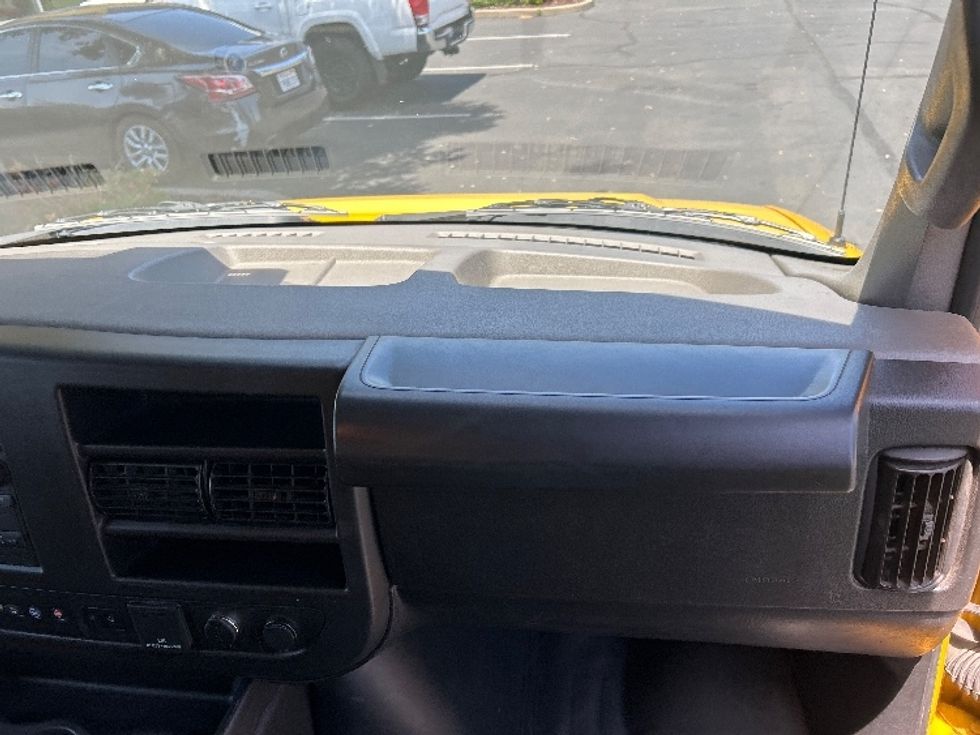 Light Duty Box Truck-Light and Medium Duty Trucks-GMC-2022-Savana G33903-Sacramento-CA-79,396\n\t\tmiles-$ 29,750 - Image 21