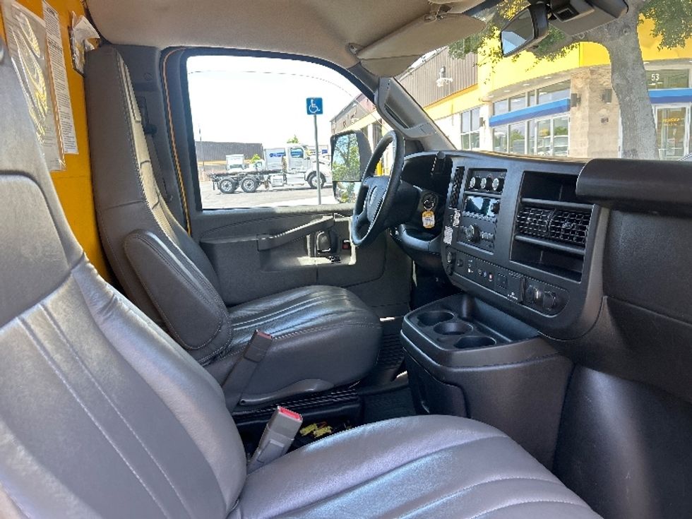 Light Duty Box Truck-Light and Medium Duty Trucks-GMC-2022-Savana G33903-Sacramento-CA-79,396\n\t\tmiles-$ 29,750 - Image 22