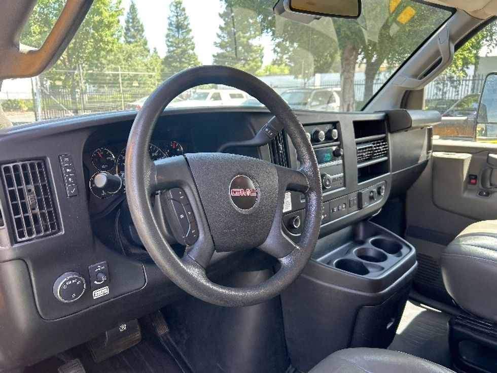 Light Duty Box Truck-Light and Medium Duty Trucks-GMC-2022-Savana G33903-Sacramento-CA-83,807\n\t\tmiles-$ 29,250 - Image 14
