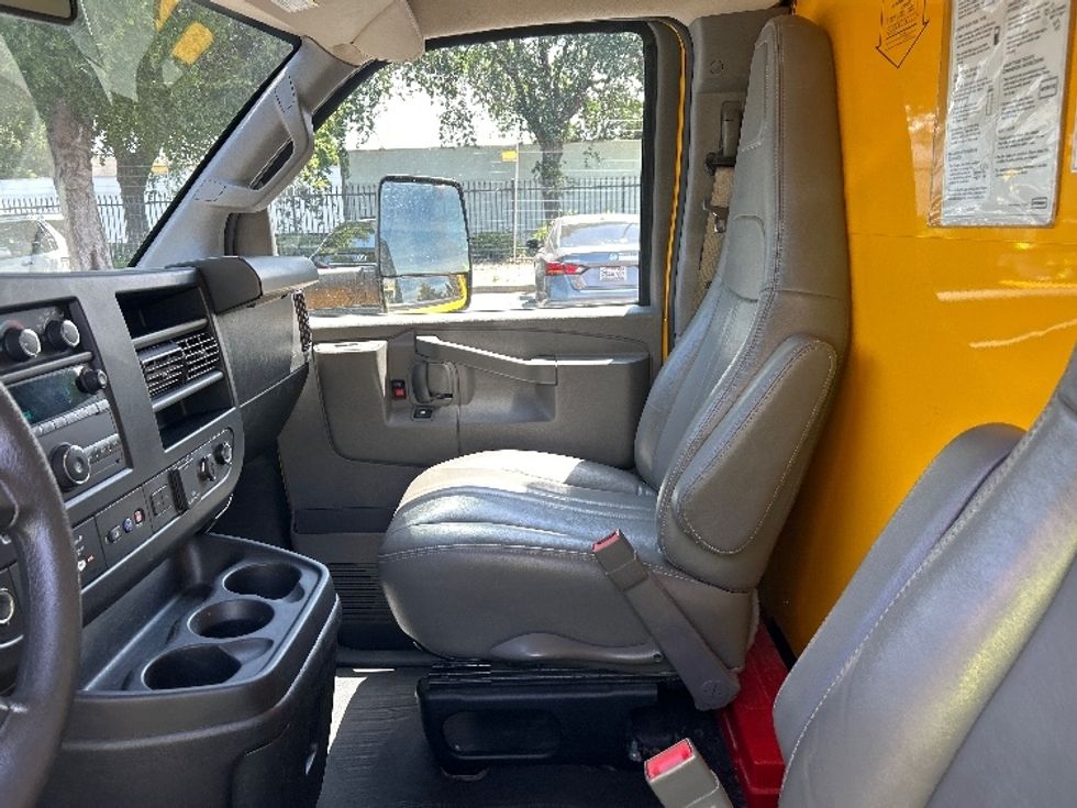 Light Duty Box Truck-Light and Medium Duty Trucks-GMC-2022-Savana G33903-Sacramento-CA-83,807\n\t\tmiles-$ 29,250 - Image 16