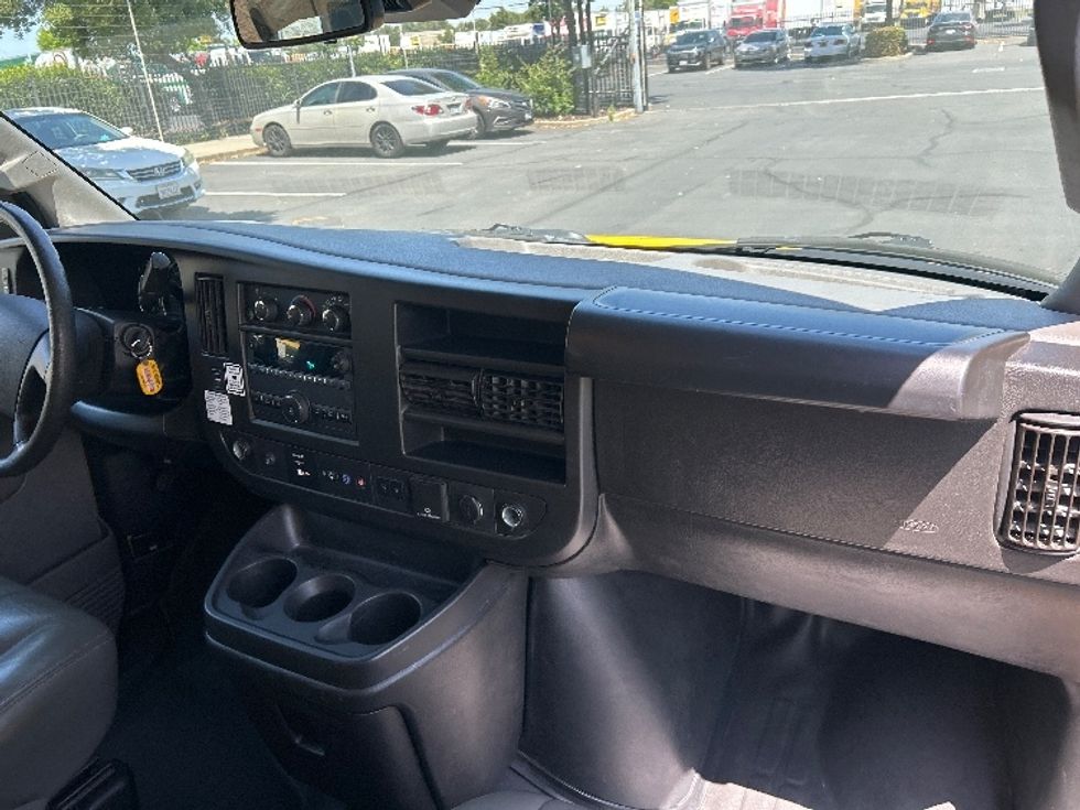 Light Duty Box Truck-Light and Medium Duty Trucks-GMC-2022-Savana G33903-Sacramento-CA-83,807\n\t\tmiles-$ 29,250 - Image 19