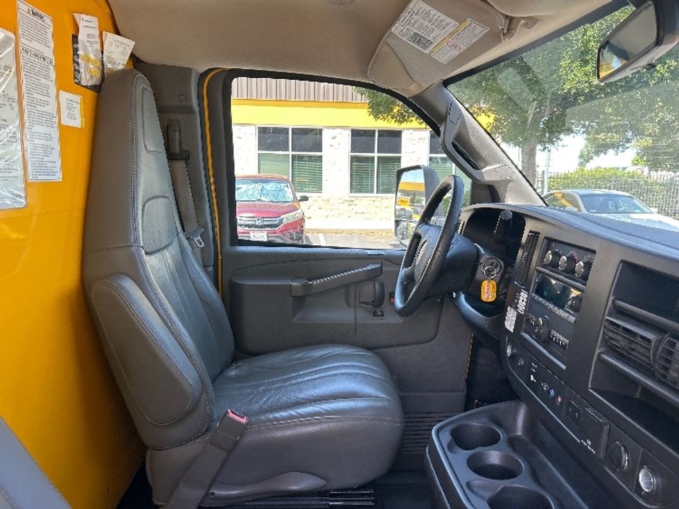 Light Duty Box Truck-Light and Medium Duty Trucks-GMC-2022-Savana G33903-Sacramento-CA-83,807\n\t\tmiles-$ 29,250 - Image 20