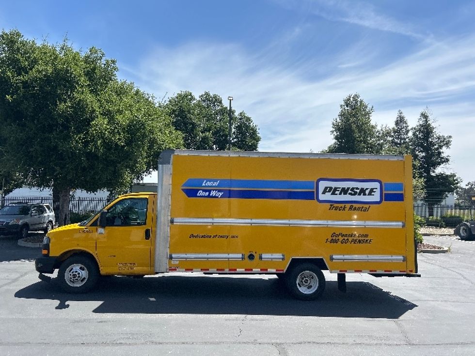 Light Duty Box Truck-Light and Medium Duty Trucks-GMC-2022-Savana G33903-Sacramento-CA-83,807\n\t\tmiles-$ 29,250 - Image 4