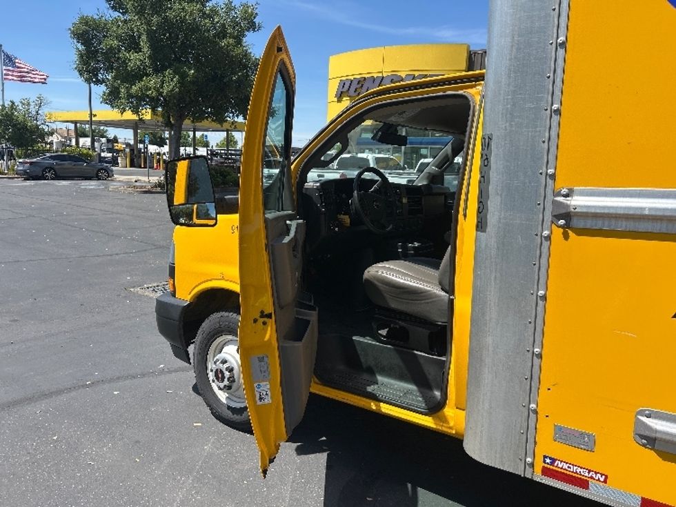 Light Duty Box Truck-Light and Medium Duty Trucks-GMC-2022-Savana G33903-Sacramento-CA-96,317\n\t\tmiles-$ 27,750 - Image 13