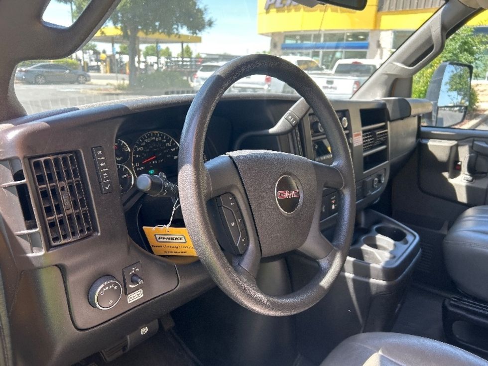 Light Duty Box Truck-Light and Medium Duty Trucks-GMC-2022-Savana G33903-Sacramento-CA-96,317\n\t\tmiles-$ 27,750 - Image 14