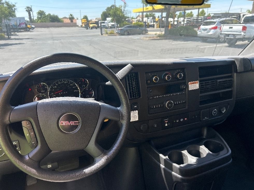 Light Duty Box Truck-Light and Medium Duty Trucks-GMC-2022-Savana G33903-Sacramento-CA-96,317\n\t\tmiles-$ 27,750 - Image 15