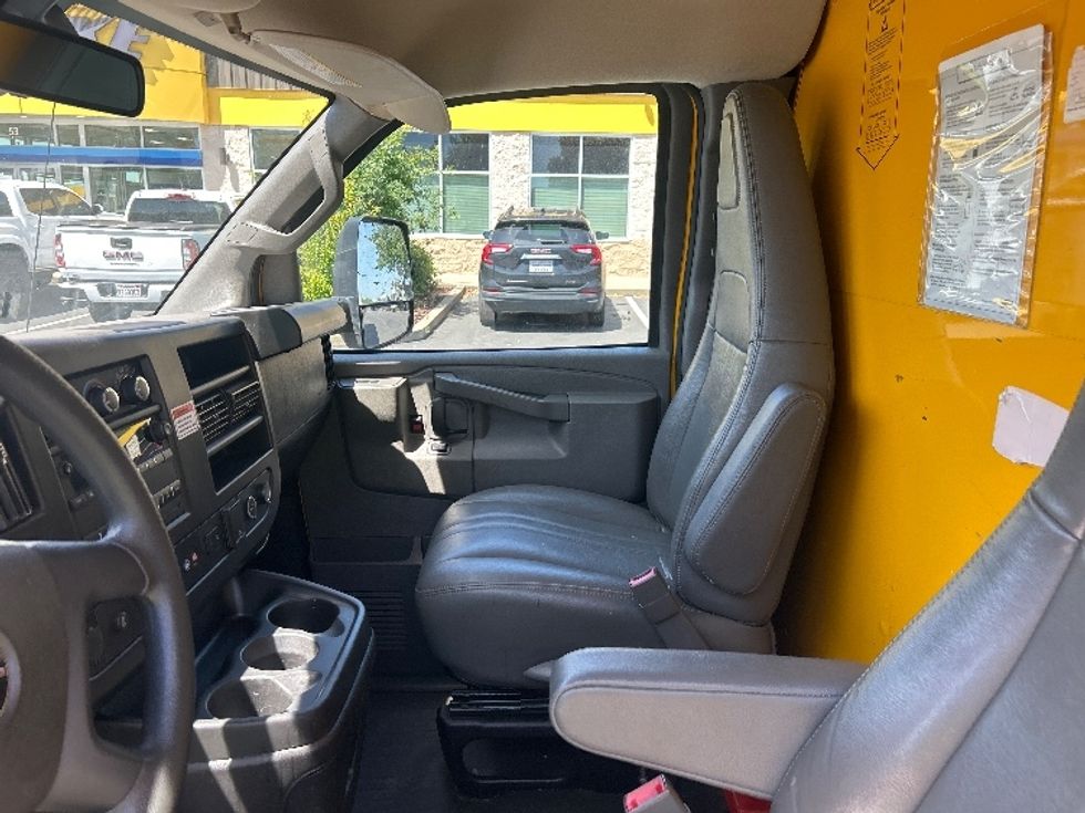 Light Duty Box Truck-Light and Medium Duty Trucks-GMC-2022-Savana G33903-Sacramento-CA-96,317\n\t\tmiles-$ 27,750 - Image 16