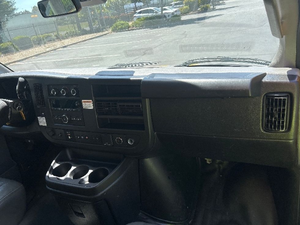 Light Duty Box Truck-Light and Medium Duty Trucks-GMC-2022-Savana G33903-Sacramento-CA-96,317\n\t\tmiles-$ 27,750 - Image 18