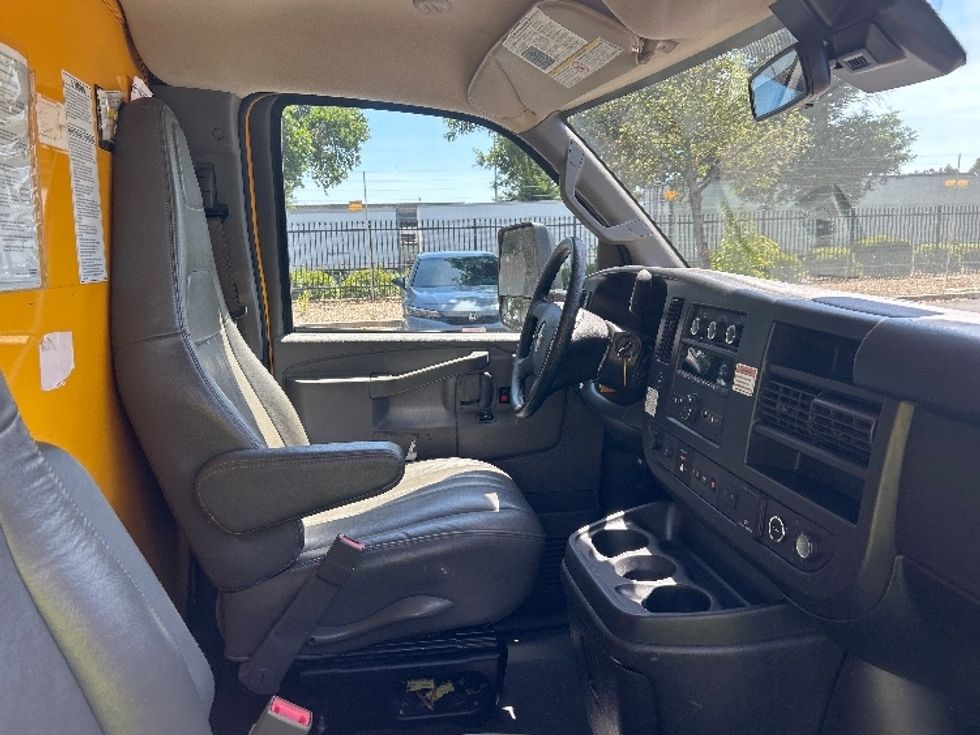 Light Duty Box Truck-Light and Medium Duty Trucks-GMC-2022-Savana G33903-Sacramento-CA-96,317\n\t\tmiles-$ 27,750 - Image 19