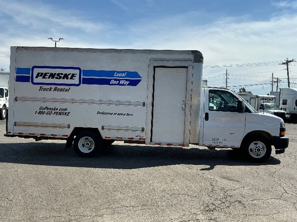 Light Duty Box Truck-Light and Medium Duty Trucks-GMC-2022-Savana G33903-Saint Louis-MO-75,854\n\t\tmiles-$ 37,250 - Image 15