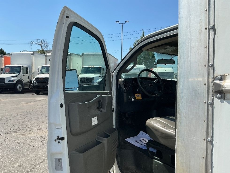 Light Duty Box Truck-Light and Medium Duty Trucks-GMC-2022-Savana G33903-Saint Louis-MO-75,854\n\t\tmiles-$ 37,250 - Image 16