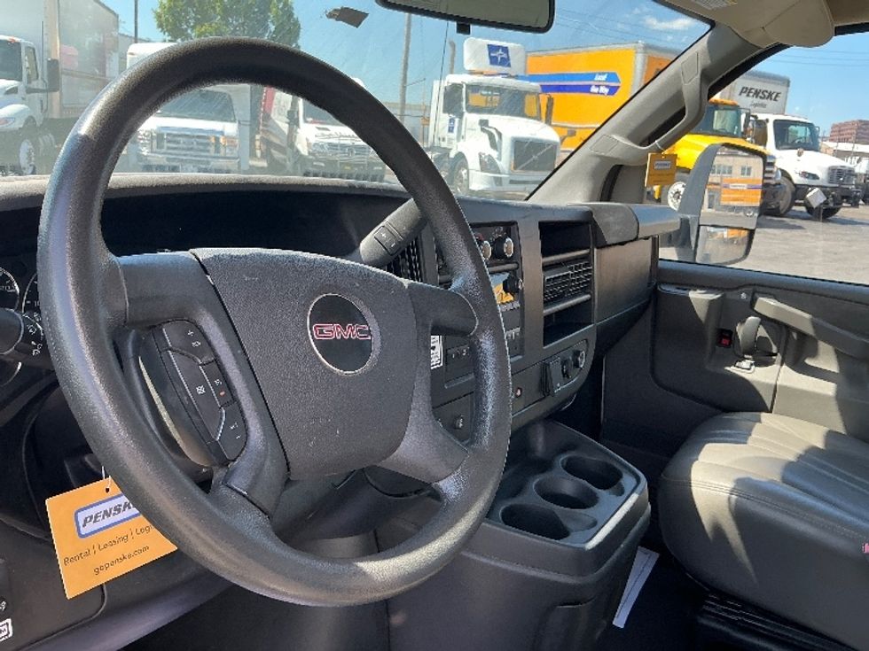 Light Duty Box Truck-Light and Medium Duty Trucks-GMC-2022-Savana G33903-Saint Louis-MO-75,854\n\t\tmiles-$ 37,250 - Image 17