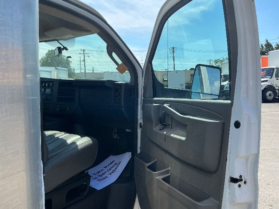 Light Duty Box Truck-Light and Medium Duty Trucks-GMC-2022-Savana G33903-Saint Louis-MO-75,854\n\t\tmiles-$ 37,250 - Image 20