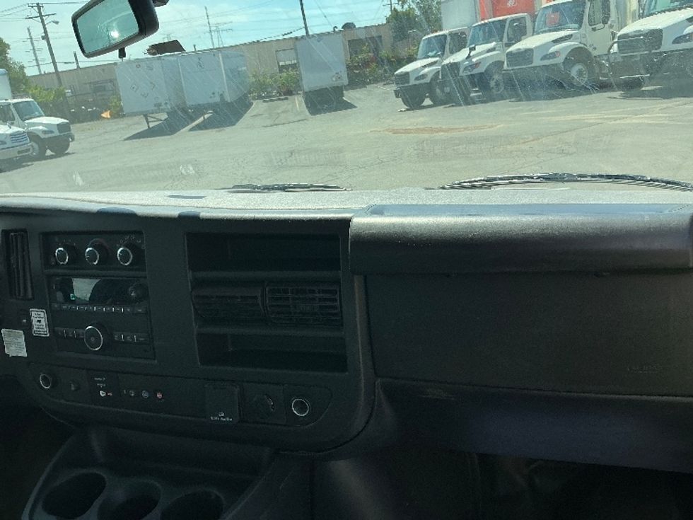 Light Duty Box Truck-Light and Medium Duty Trucks-GMC-2022-Savana G33903-Saint Louis-MO-75,854\n\t\tmiles-$ 37,250 - Image 21