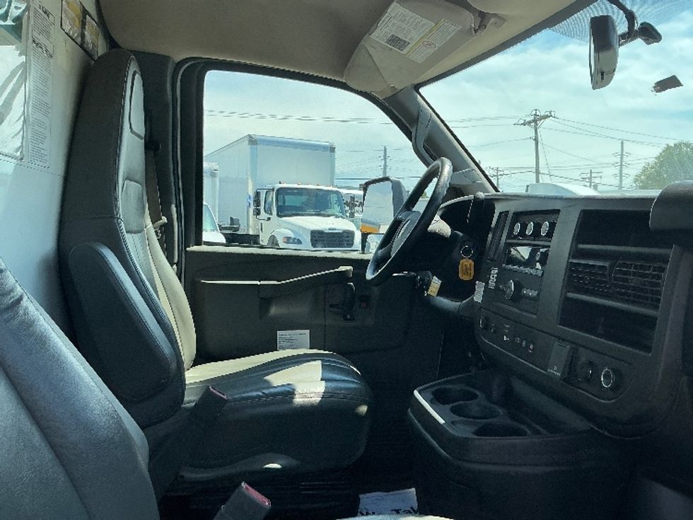 Light Duty Box Truck-Light and Medium Duty Trucks-GMC-2022-Savana G33903-Saint Louis-MO-75,854\n\t\tmiles-$ 37,250 - Image 22