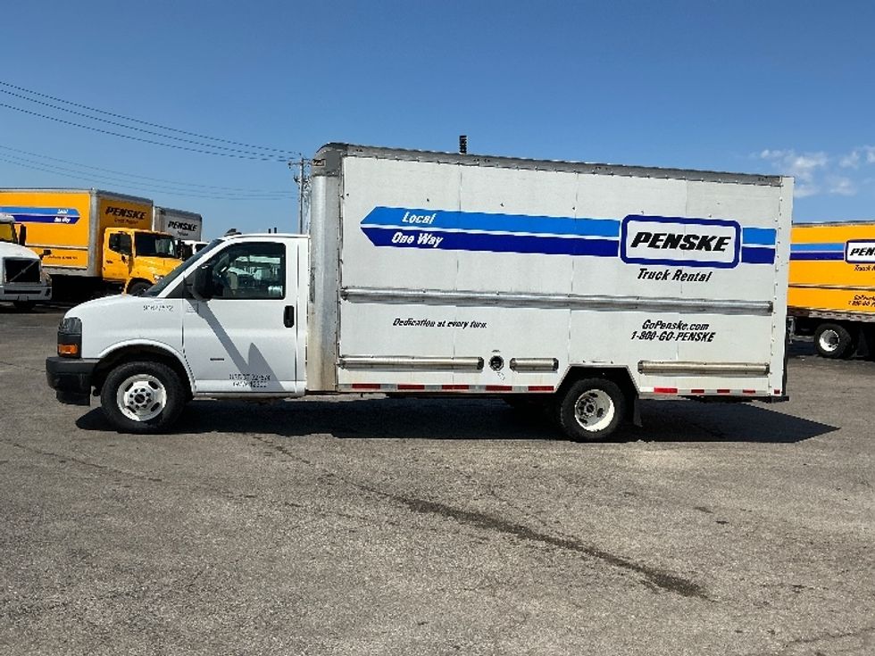 Light Duty Box Truck-Light and Medium Duty Trucks-GMC-2022-Savana G33903-Saint Louis-MO-75,854\n\t\tmiles-$ 37,250 - Image 4