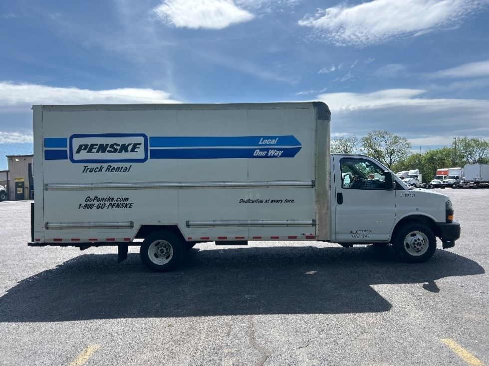 Light Duty Box Truck-Light and Medium Duty Trucks-GMC-2022-Savana G33903-Salem-VA-102,064\n\t\tmiles-$ 33,000 - Image 15