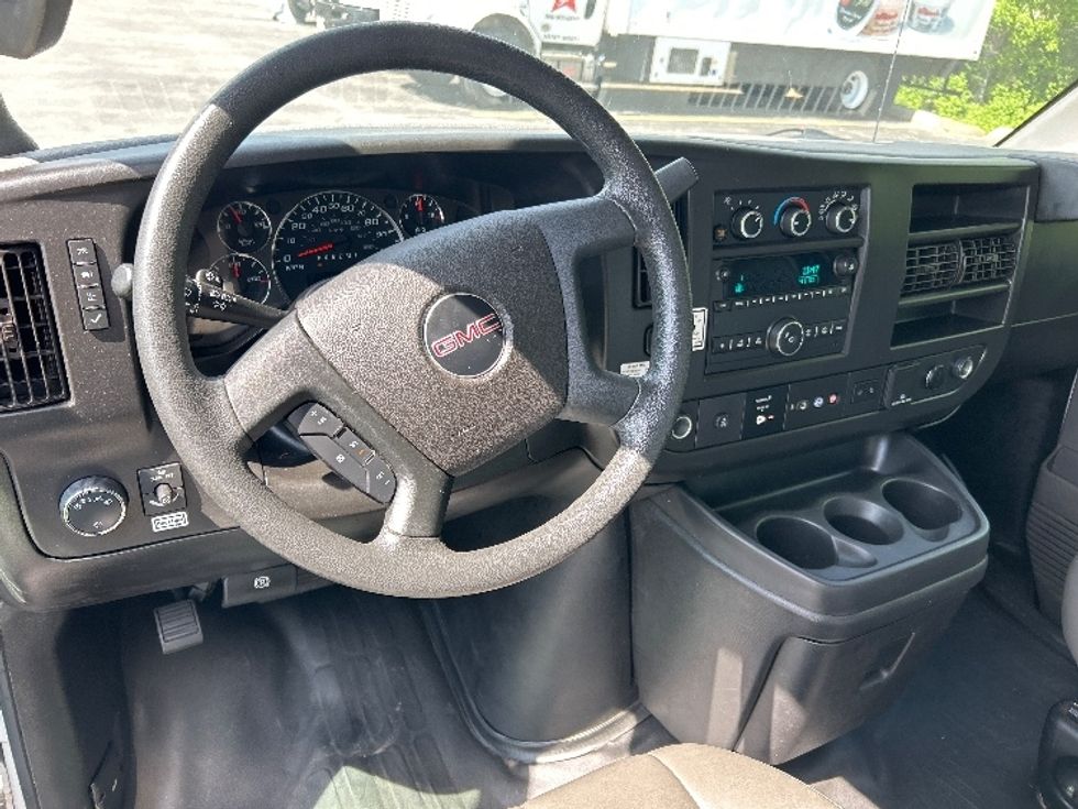 Light Duty Box Truck-Light and Medium Duty Trucks-GMC-2022-Savana G33903-Salem-VA-102,064\n\t\tmiles-$ 33,000 - Image 18