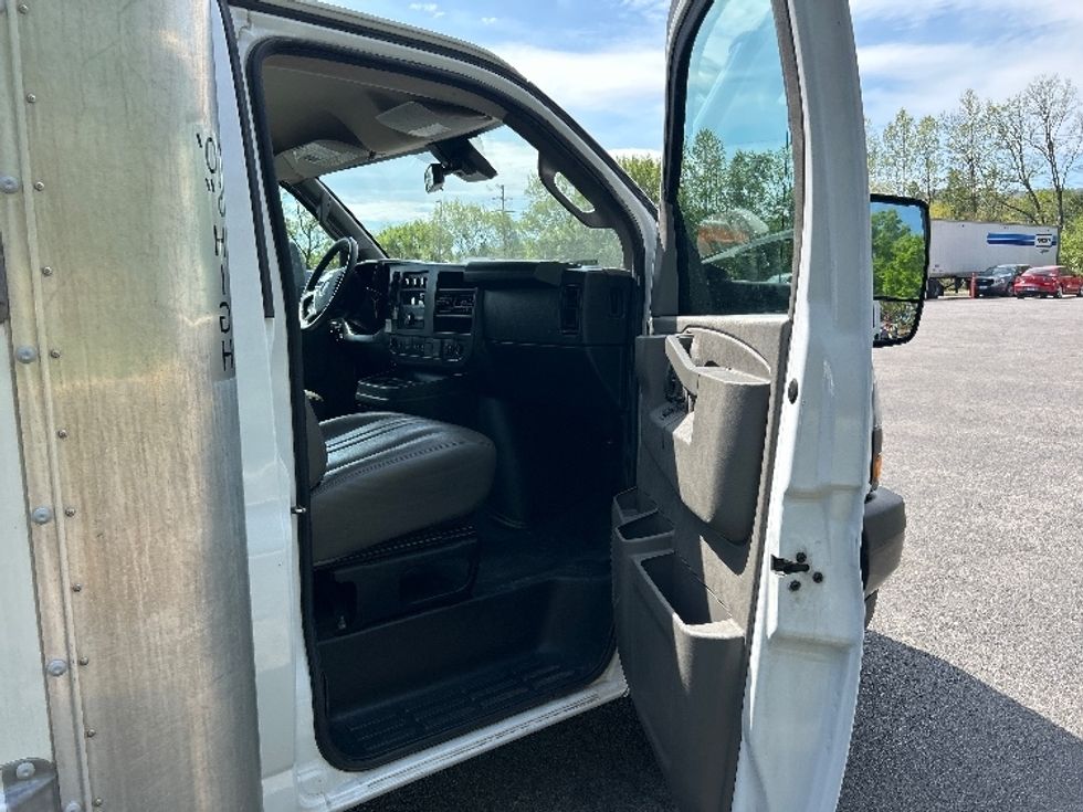 Light Duty Box Truck-Light and Medium Duty Trucks-GMC-2022-Savana G33903-Salem-VA-102,064\n\t\tmiles-$ 33,000 - Image 20