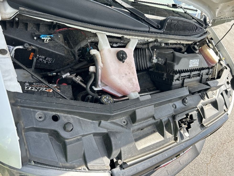 Light Duty Box Truck-Light and Medium Duty Trucks-GMC-2022-Savana G33903-Salem-VA-102,064\n\t\tmiles-$ 33,000 - Image 23