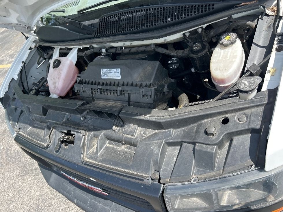 Light Duty Box Truck-Light and Medium Duty Trucks-GMC-2022-Savana G33903-Salem-VA-102,064\n\t\tmiles-$ 33,000 - Image 24