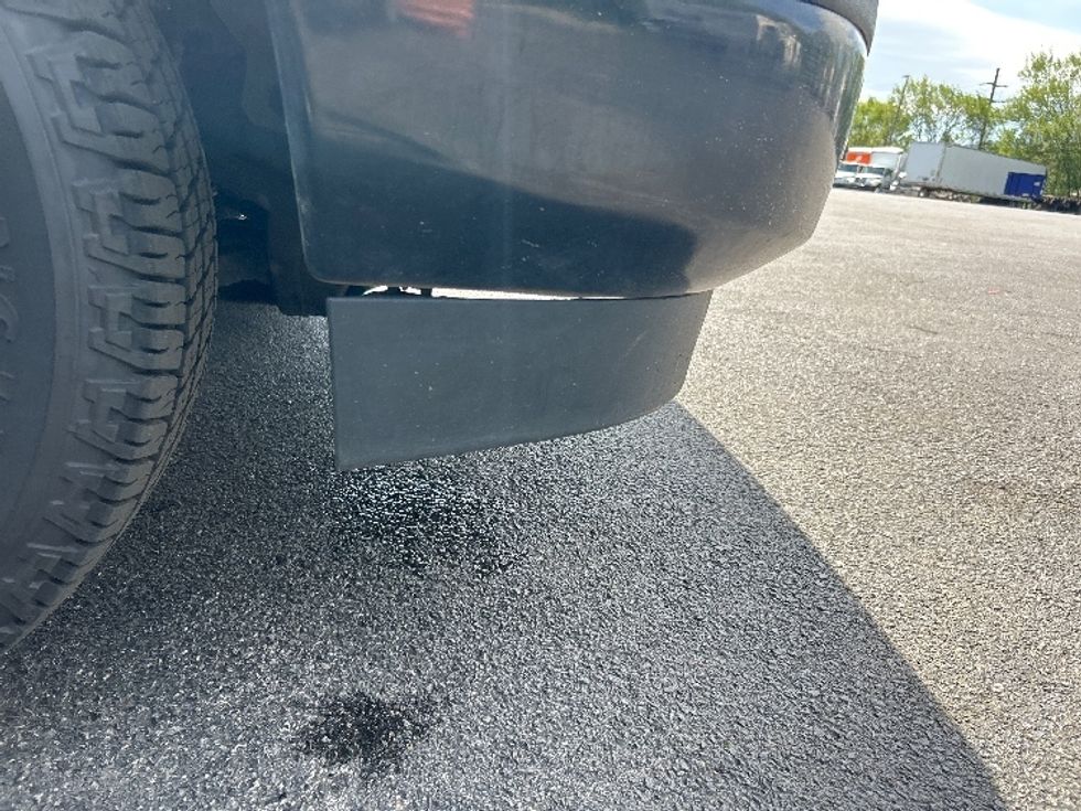 Light Duty Box Truck-Light and Medium Duty Trucks-GMC-2022-Savana G33903-Salem-VA-102,064\n\t\tmiles-$ 33,000 - Image 25