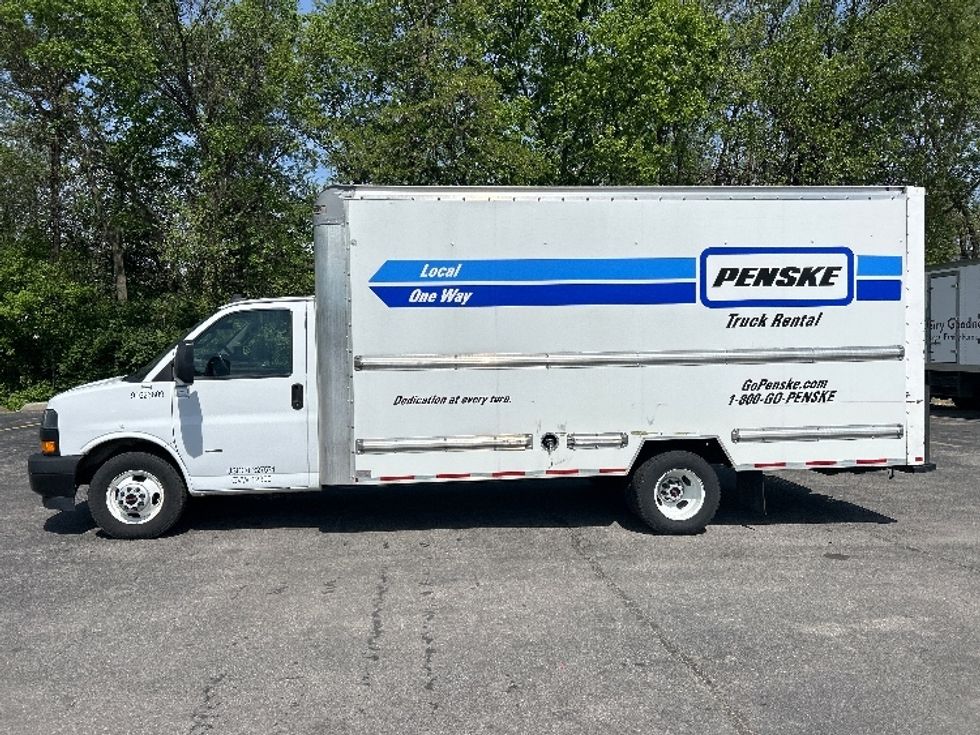 Light Duty Box Truck-Light and Medium Duty Trucks-GMC-2022-Savana G33903-Salem-VA-102,064\n\t\tmiles-$ 33,000 - Image 4