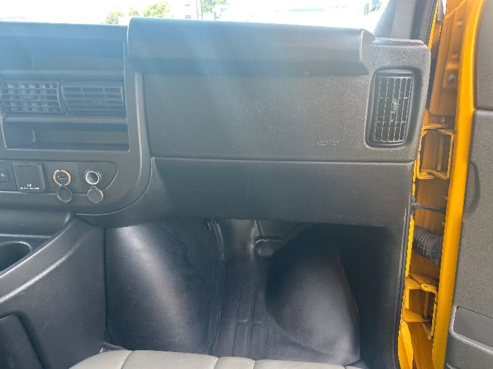 Light Duty Box Truck-Light and Medium Duty Trucks-GMC-2022-Savana G33903-San Antonio-TX-101,992\n\t\tmiles-$ 28,750 - Image 21