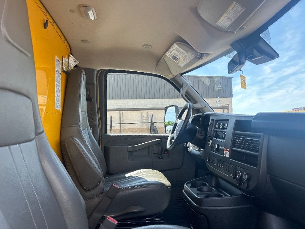Light Duty Box Truck-Light and Medium Duty Trucks-GMC-2022-Savana G33903-San Antonio-TX-101,992\n\t\tmiles-$ 28,750 - Image 22