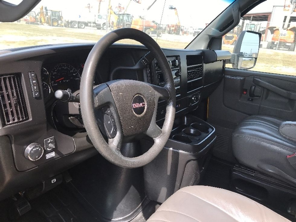 Light Duty Box Truck-Light and Medium Duty Trucks-GMC-2022-Savana G33903-San Antonio-TX-102,651\n\t\tmiles-$ 16,000 - Image 17