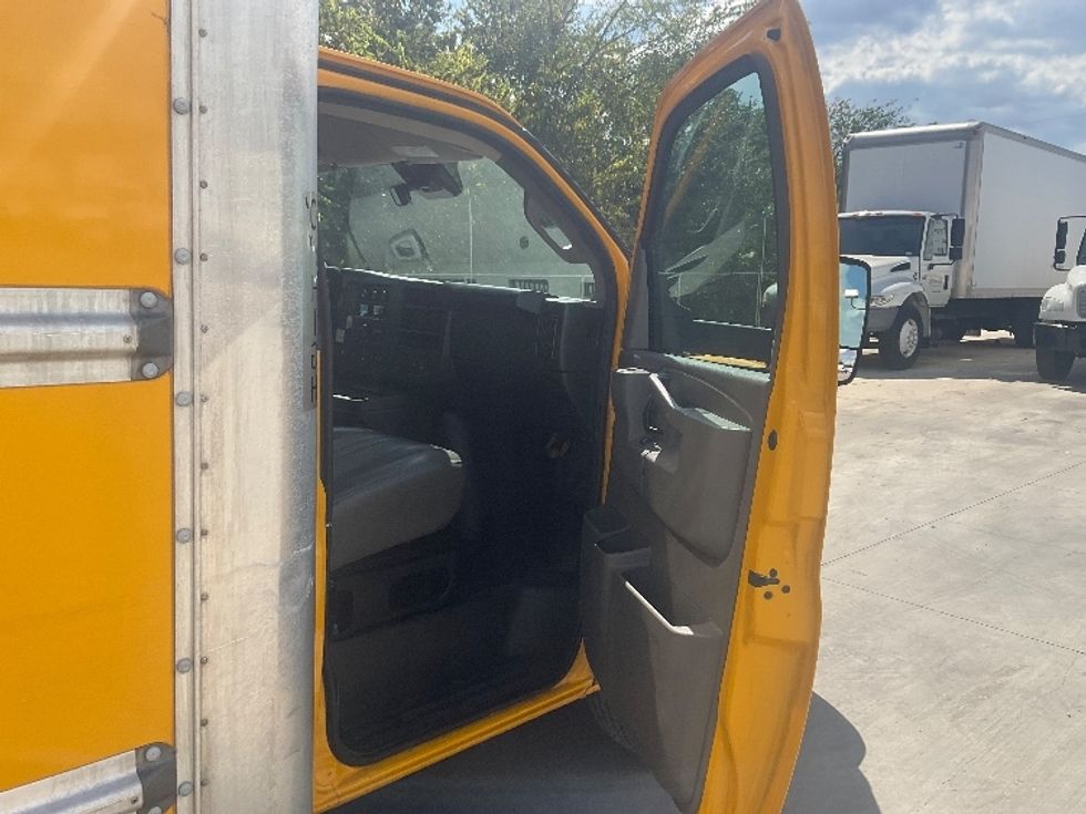 Light Duty Box Truck-Light and Medium Duty Trucks-GMC-2022-Savana G33903-San Antonio-TX-104,548\n\t\tmiles-$ 26,500 - Image 19