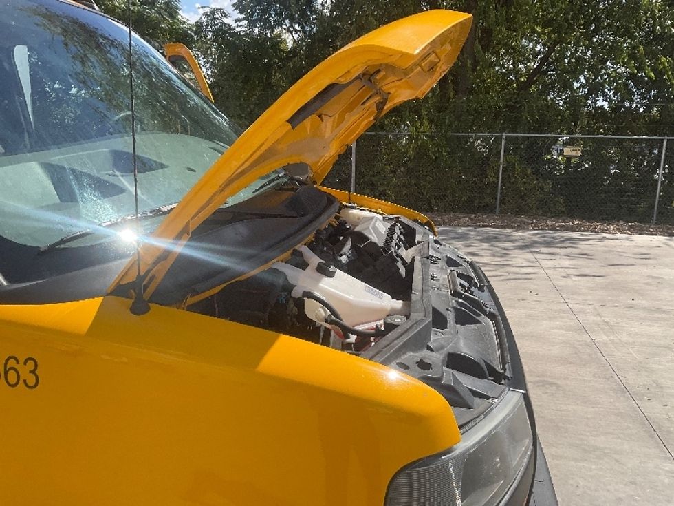 Light Duty Box Truck-Light and Medium Duty Trucks-GMC-2022-Savana G33903-San Antonio-TX-104,548\n\t\tmiles-$ 26,500 - Image 23