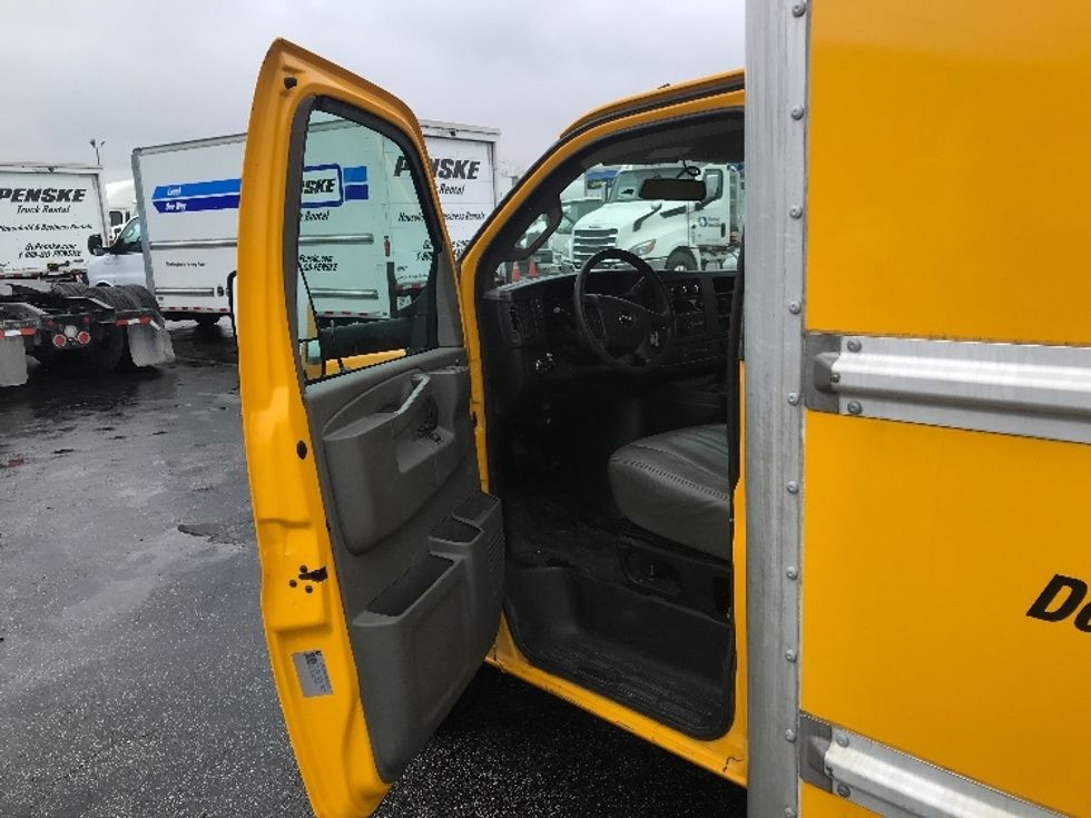 Light Duty Box Truck-Light and Medium Duty Trucks-GMC-2022-Savana G33903-San Antonio-TX-38,891\n\t\tmiles-$ 39,750 - Image 15