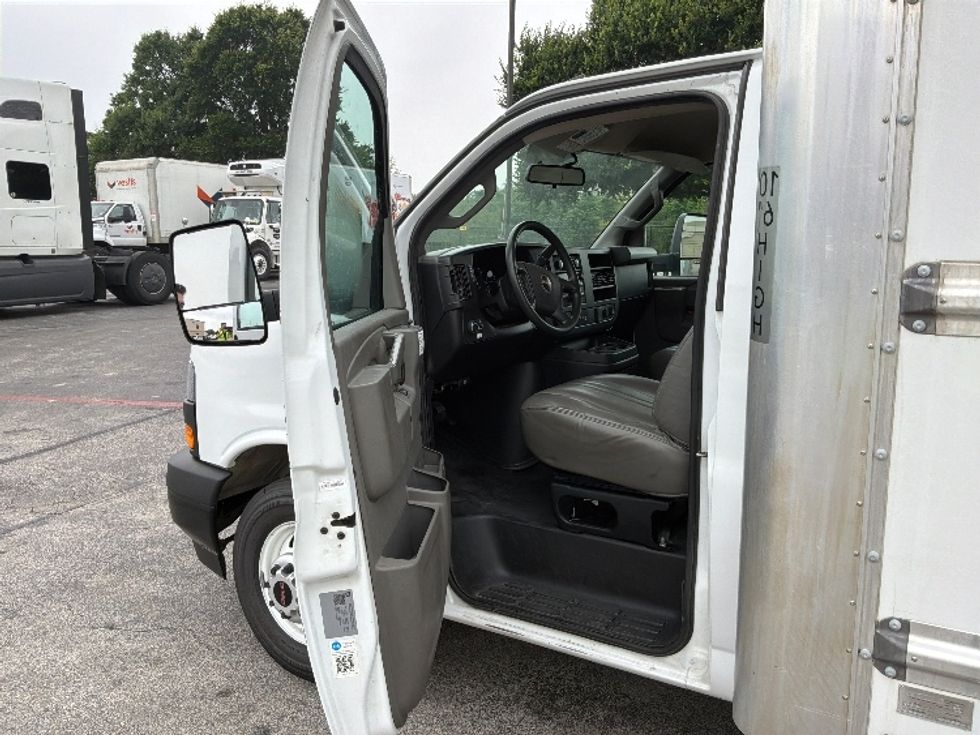 Light Duty Box Truck-Light and Medium Duty Trucks-GMC-2022-Savana G33903-San Antonio-TX-55,961\n\t\tmiles-$ 39,000 - Image 16