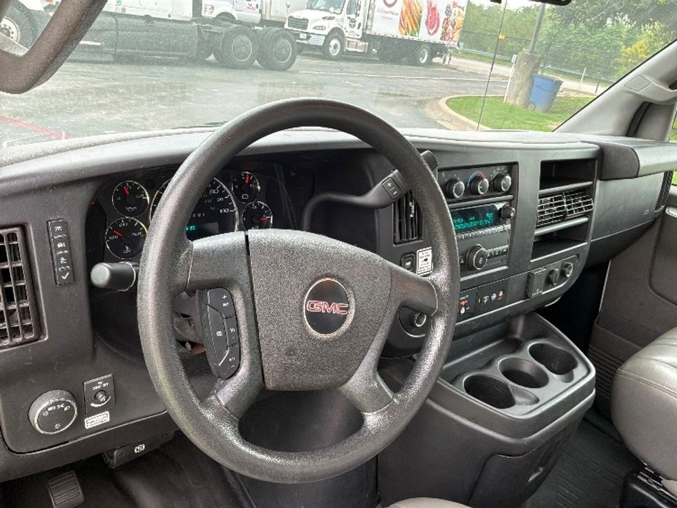 Light Duty Box Truck-Light and Medium Duty Trucks-GMC-2022-Savana G33903-San Antonio-TX-55,961\n\t\tmiles-$ 39,000 - Image 17