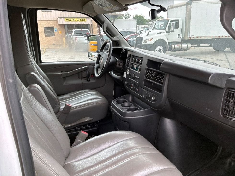 Light Duty Box Truck-Light and Medium Duty Trucks-GMC-2022-Savana G33903-San Antonio-TX-55,961\n\t\tmiles-$ 39,000 - Image 22