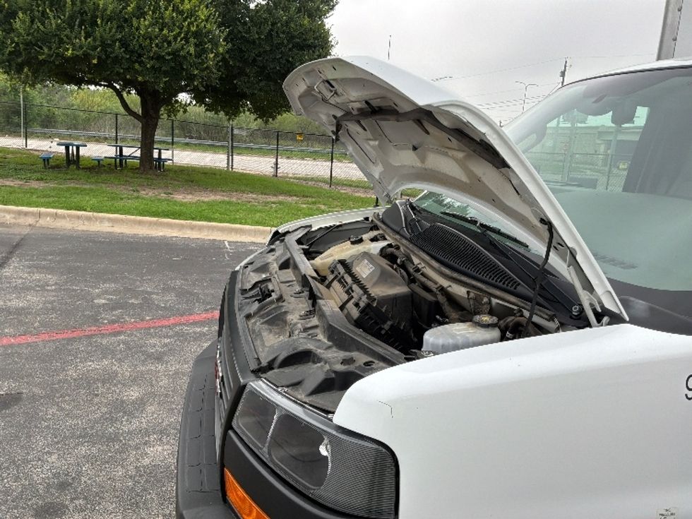 Light Duty Box Truck-Light and Medium Duty Trucks-GMC-2022-Savana G33903-San Antonio-TX-55,961\n\t\tmiles-$ 39,000 - Image 24