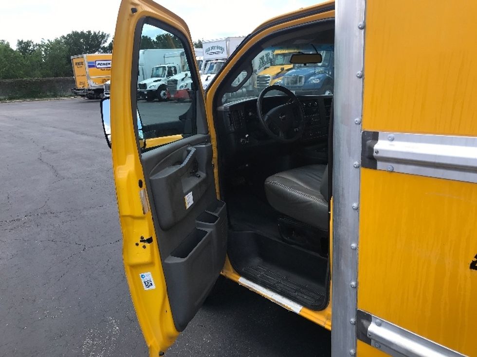 Light Duty Box Truck-Light and Medium Duty Trucks-GMC-2022-Savana G33903-San Antonio-TX-58,148\n\t\tmiles-$ 34,500 - Image 16