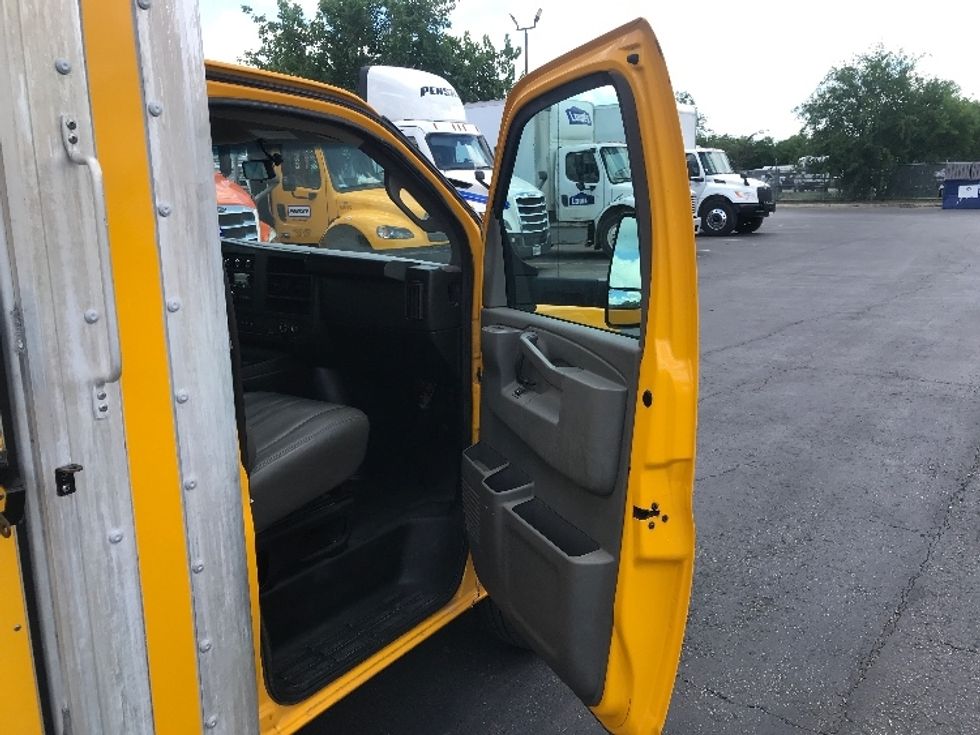 Light Duty Box Truck-Light and Medium Duty Trucks-GMC-2022-Savana G33903-San Antonio-TX-58,148\n\t\tmiles-$ 34,500 - Image 20