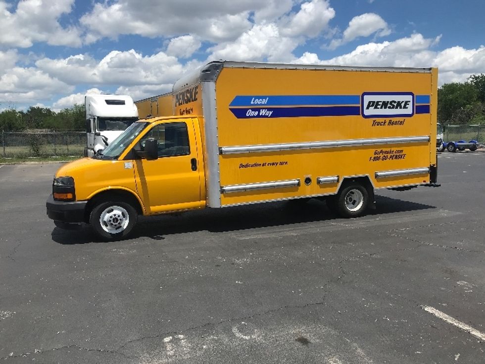 Light Duty Box Truck-Light and Medium Duty Trucks-GMC-2022-Savana G33903-San Antonio-TX-58,148\n\t\tmiles-$ 34,500 - Image 4