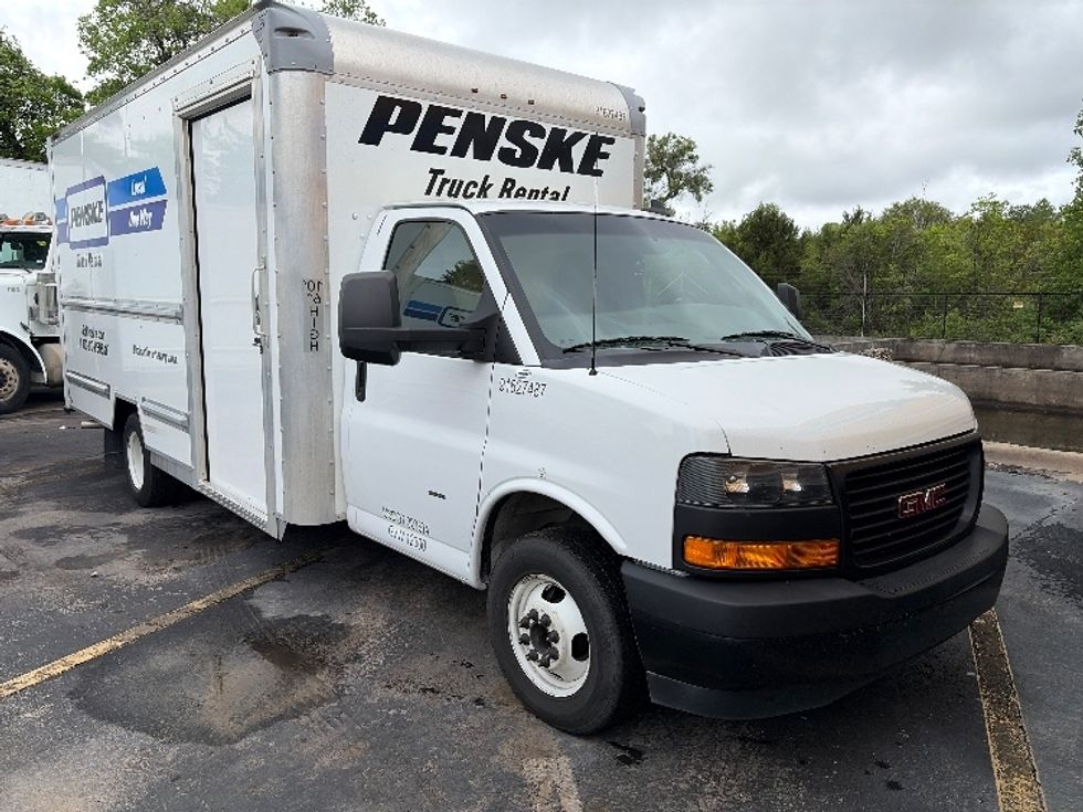 Light Duty Box Truck-Light and Medium Duty Trucks-GMC-2022-Savana G33903-San Antonio-TX-67,155\n\t\tmiles-$ 38,500 - Image 1