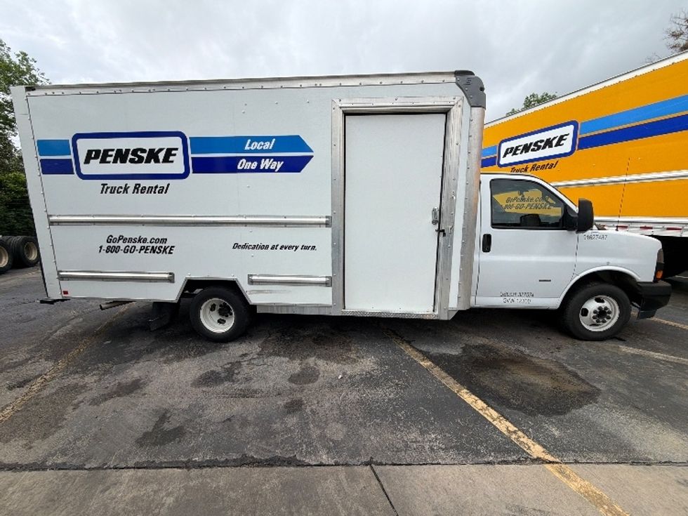 Light Duty Box Truck-Light and Medium Duty Trucks-GMC-2022-Savana G33903-San Antonio-TX-67,155\n\t\tmiles-$ 38,500 - Image 15