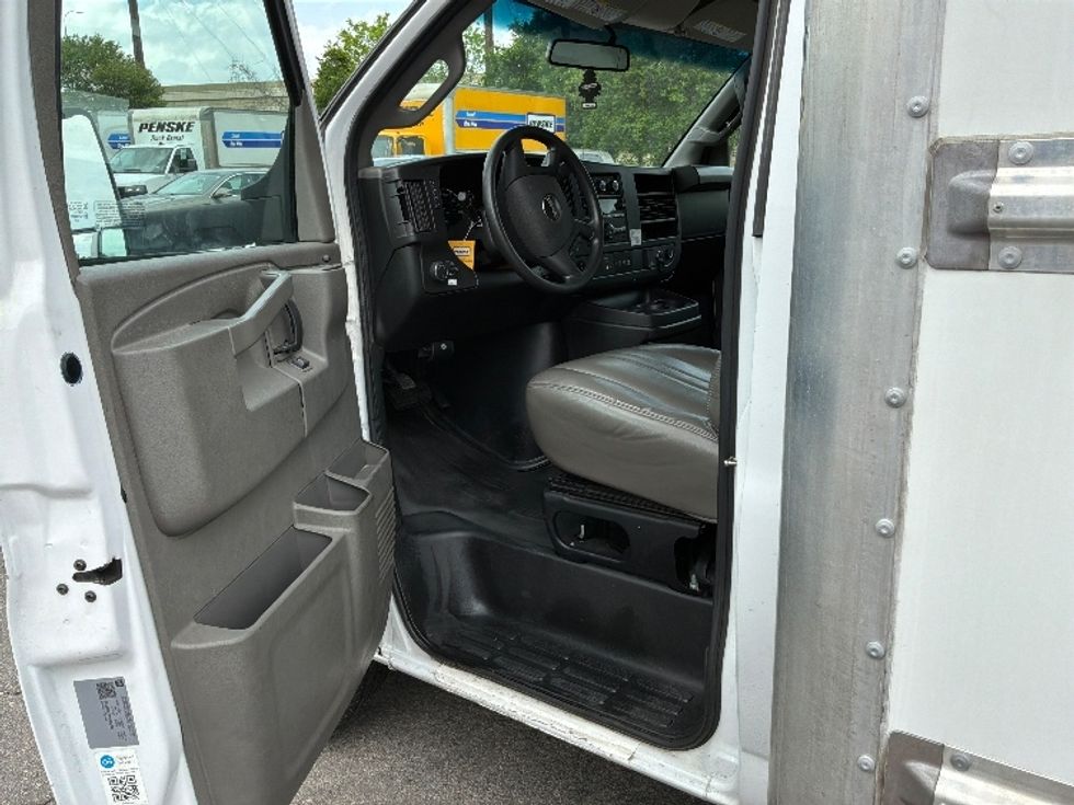 Light Duty Box Truck-Light and Medium Duty Trucks-GMC-2022-Savana G33903-San Antonio-TX-67,155\n\t\tmiles-$ 38,500 - Image 16