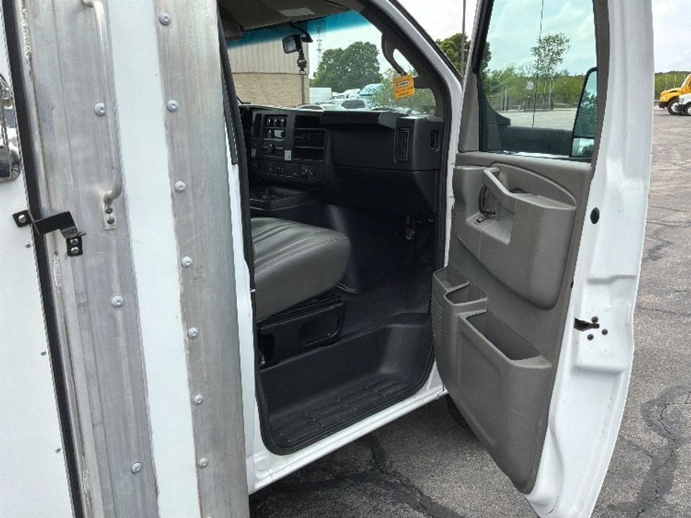 Light Duty Box Truck-Light and Medium Duty Trucks-GMC-2022-Savana G33903-San Antonio-TX-67,155\n\t\tmiles-$ 38,500 - Image 20